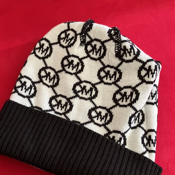 Michael Kors beanie - Picture 3 of 4